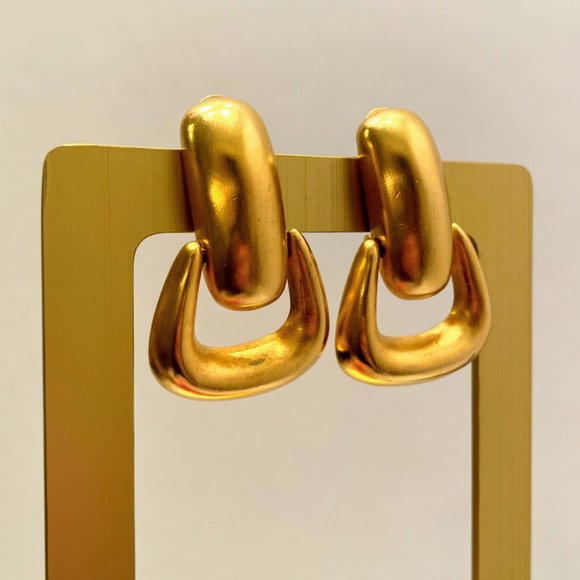 Vintage Clara Studio Inc Brushed Gold Tone Large Door Knocker Clip On Earrings - Picture 1 of 12